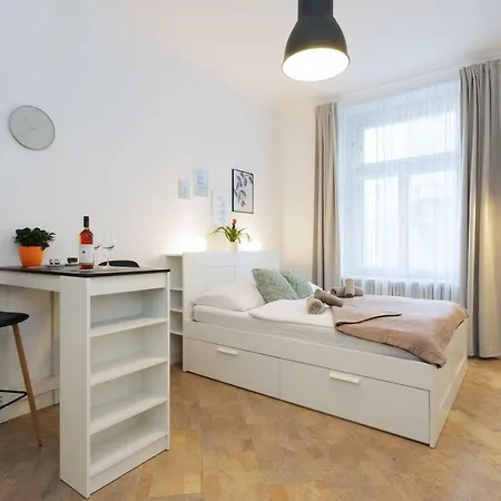 Quiet And Bright New Studio Location Διαμέρισμα *